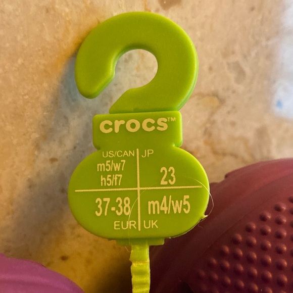 Women’s size 7 / Men’s size 5 purple CROCS
NWT - Picture 4 of 5